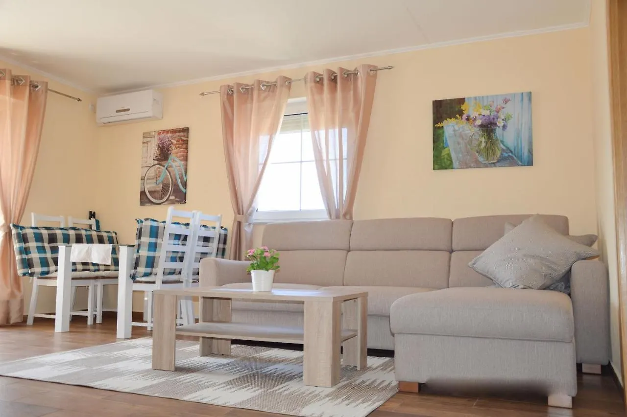 Apartments Spomenka Zvonko Lopar