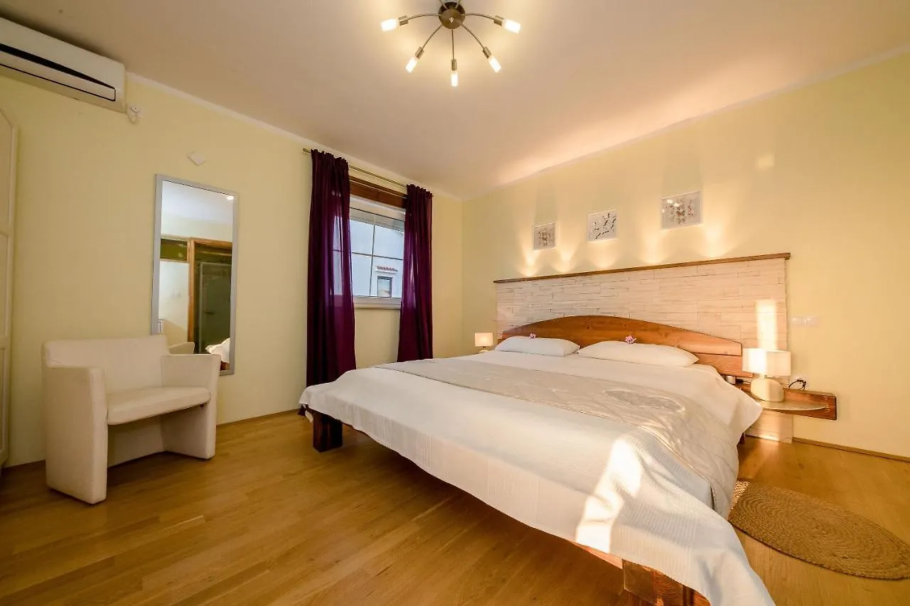 Apartments Spomenka Zvonko Lopar