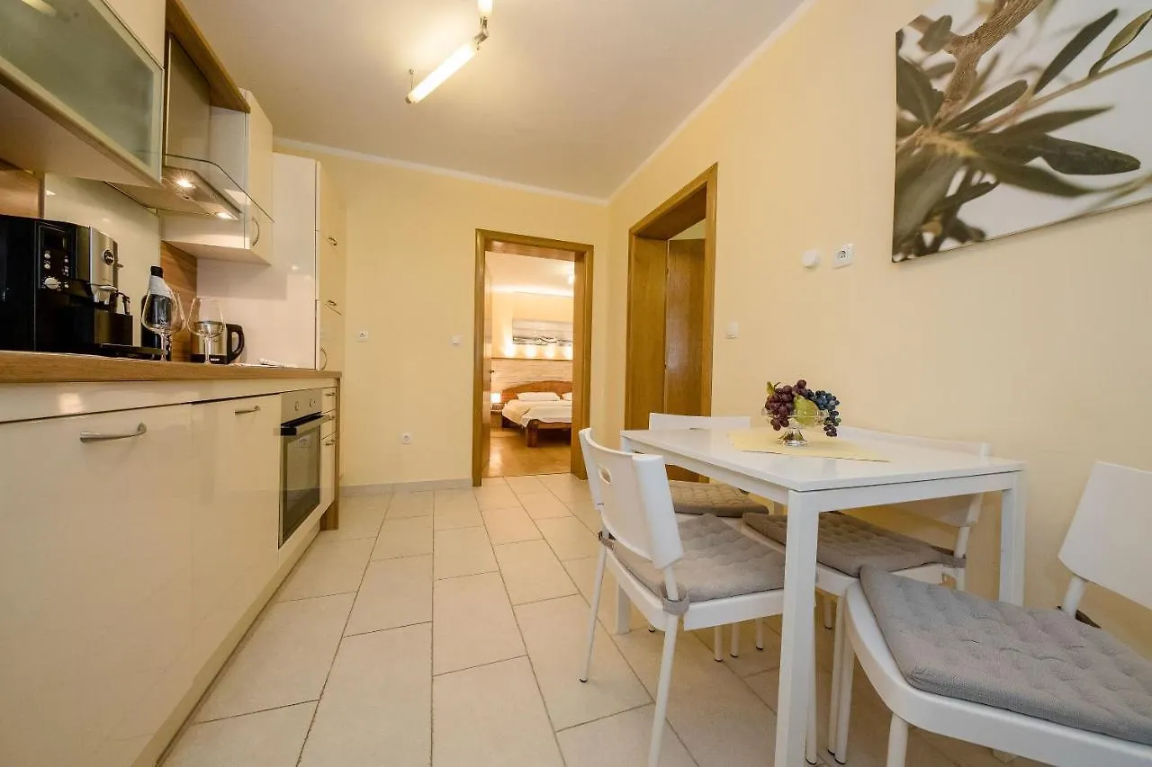 Apartments Spomenka Zvonko Lopar