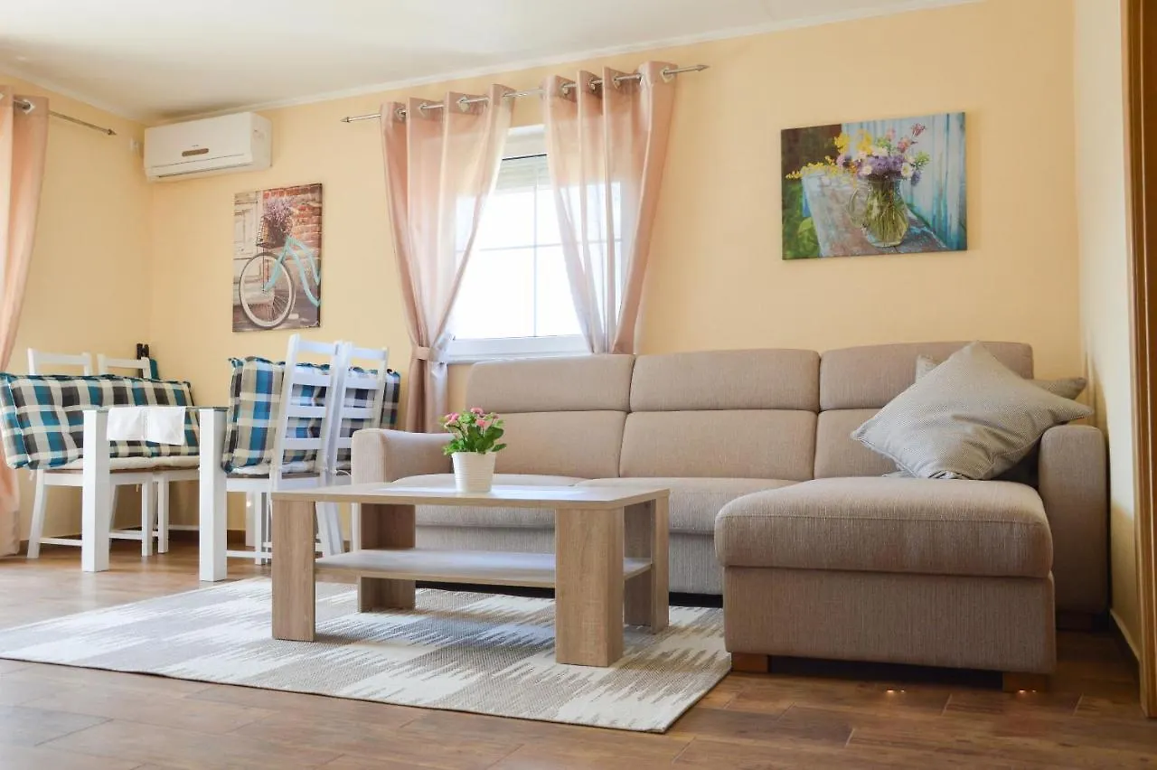 Apartments Spomenka Zvonko Lopar
