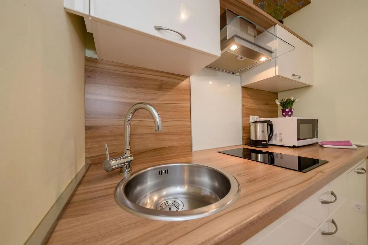 Apartments Spomenka Zvonko Lopar